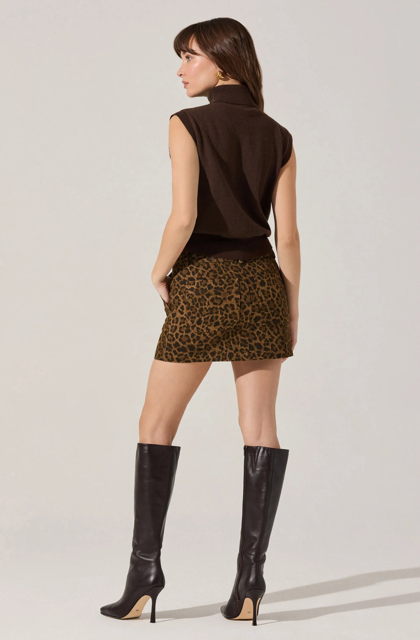 Avah Sleeveless Turtleneck Sweater - Brown