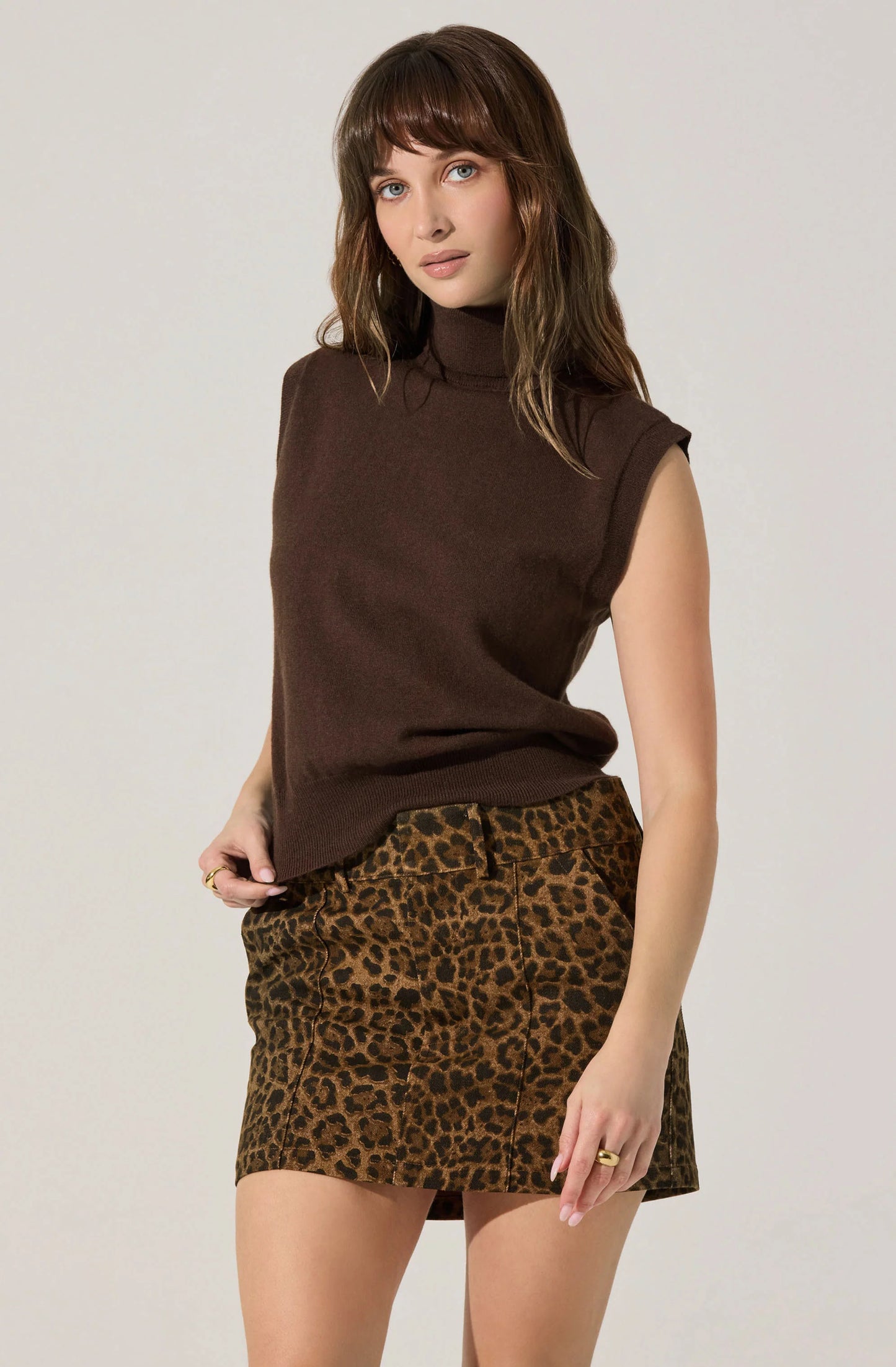 Avah Sleeveless Turtleneck Sweater - Brown