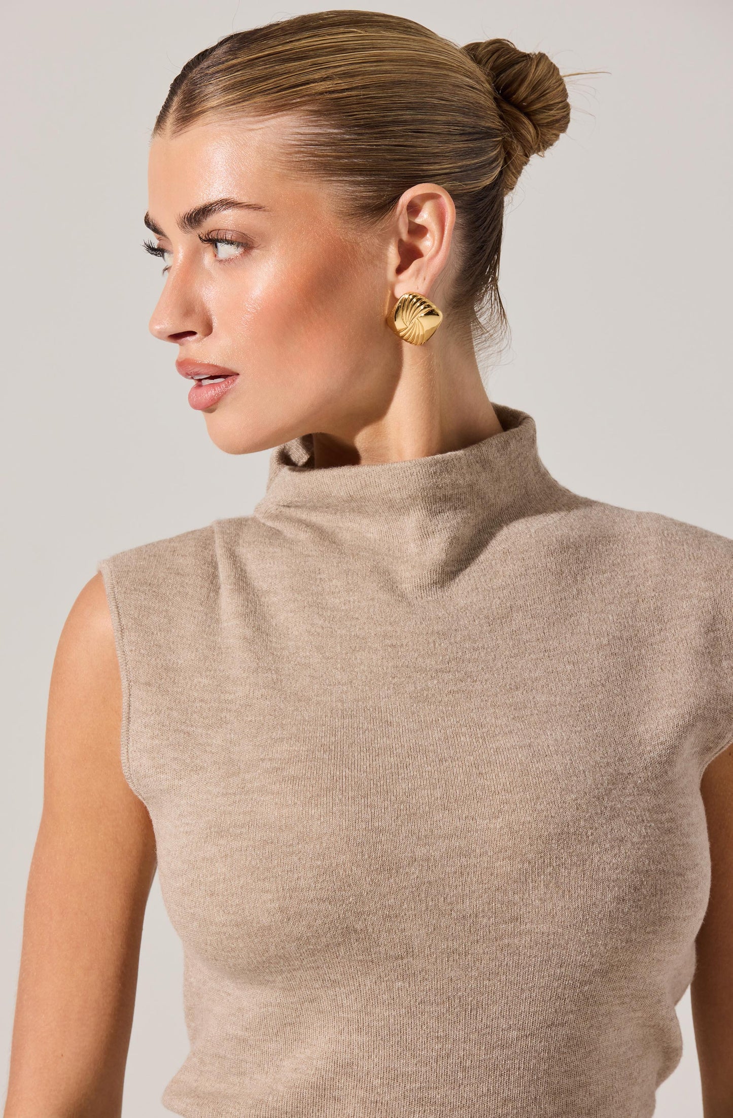 Deora Sleeveless Mock Neck Sweater - Taupe