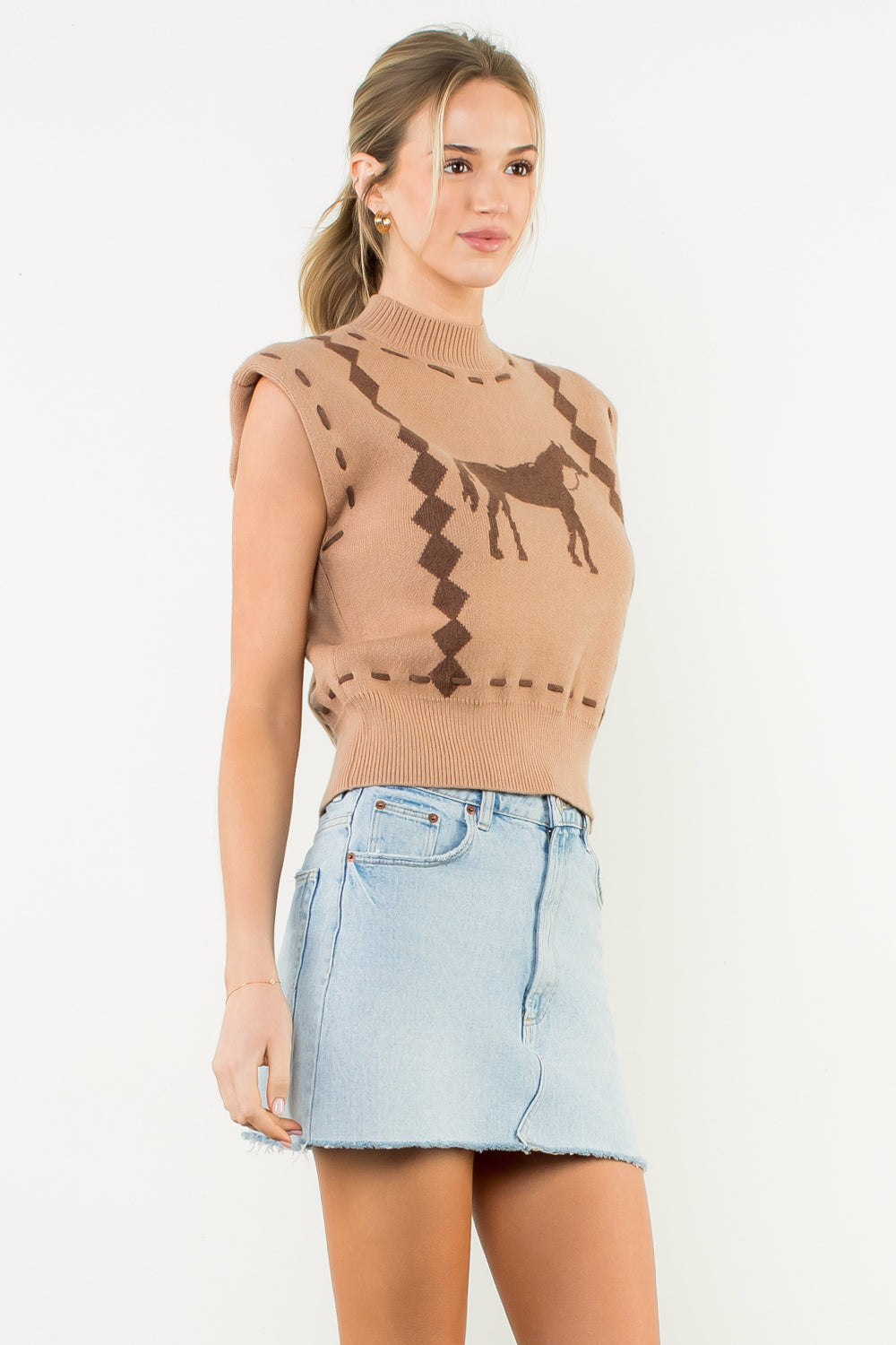 Sleeveless Horse Knit Vest - Caramel