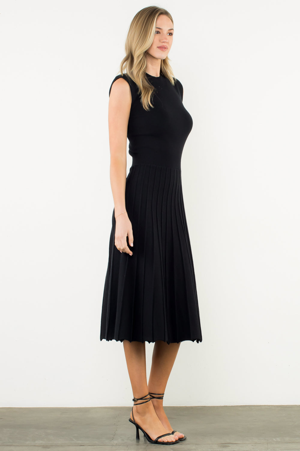 Sleeveless Knit Maxi Dress - Black