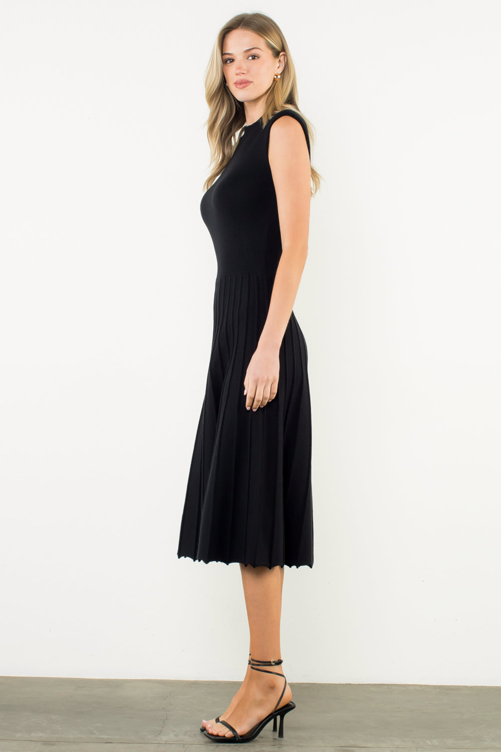 Sleeveless Knit Maxi Dress - Black