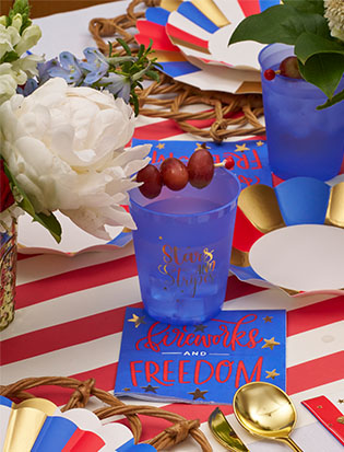 Modern Patriotic Cocktail Napkins Fireworks (20 Ct)