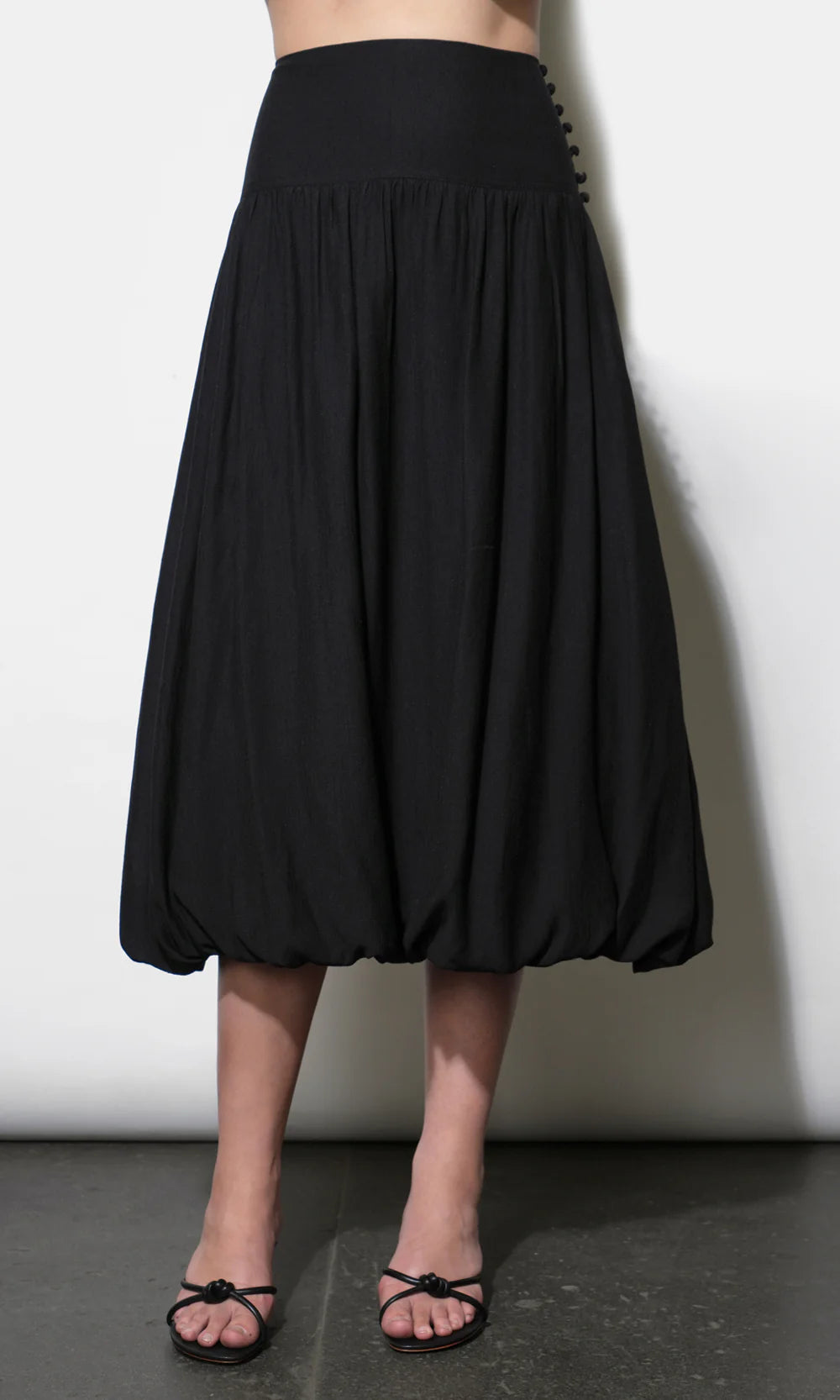 Delilah Bubble Midi Skirt With Side Button - Black