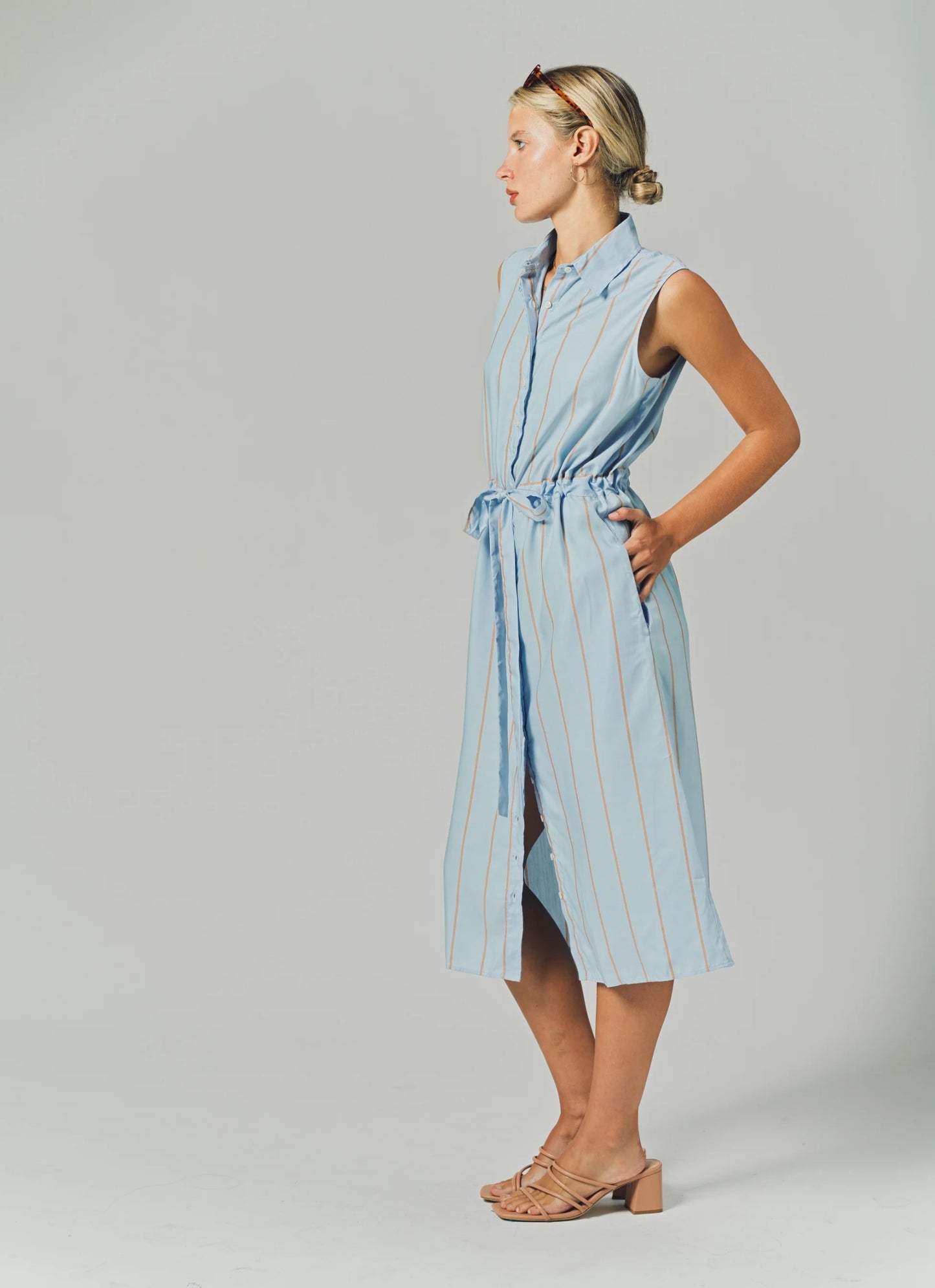 The Sleeveless Midi Dress - Light Blue/Taupe