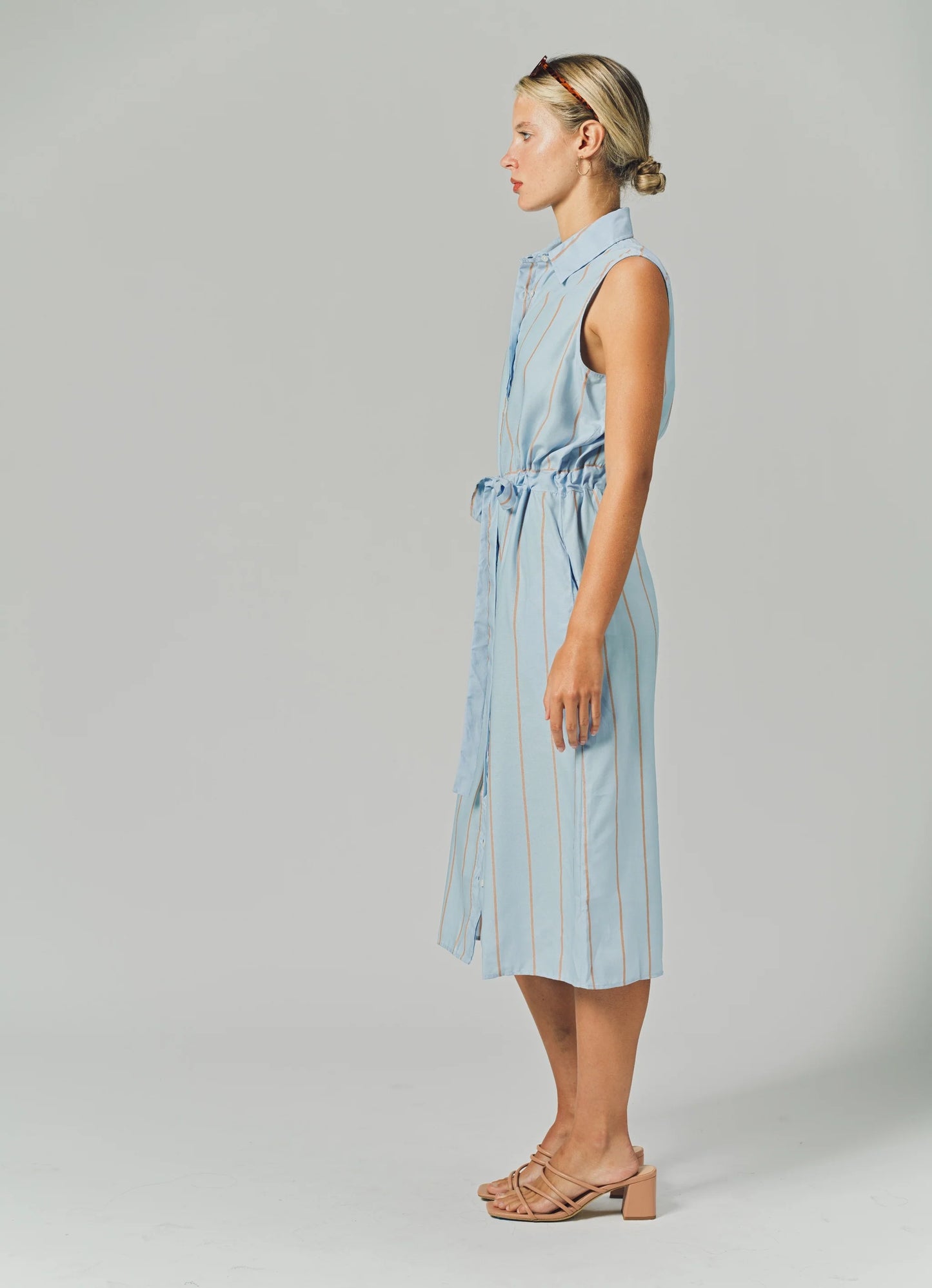 The Sleeveless Midi Dress - Light Blue/Taupe