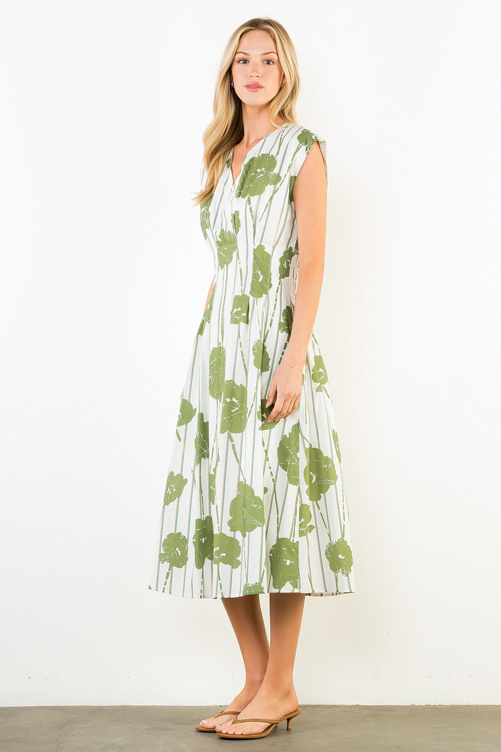 Sleeveless Pattern Detail V-Neck Dress - White