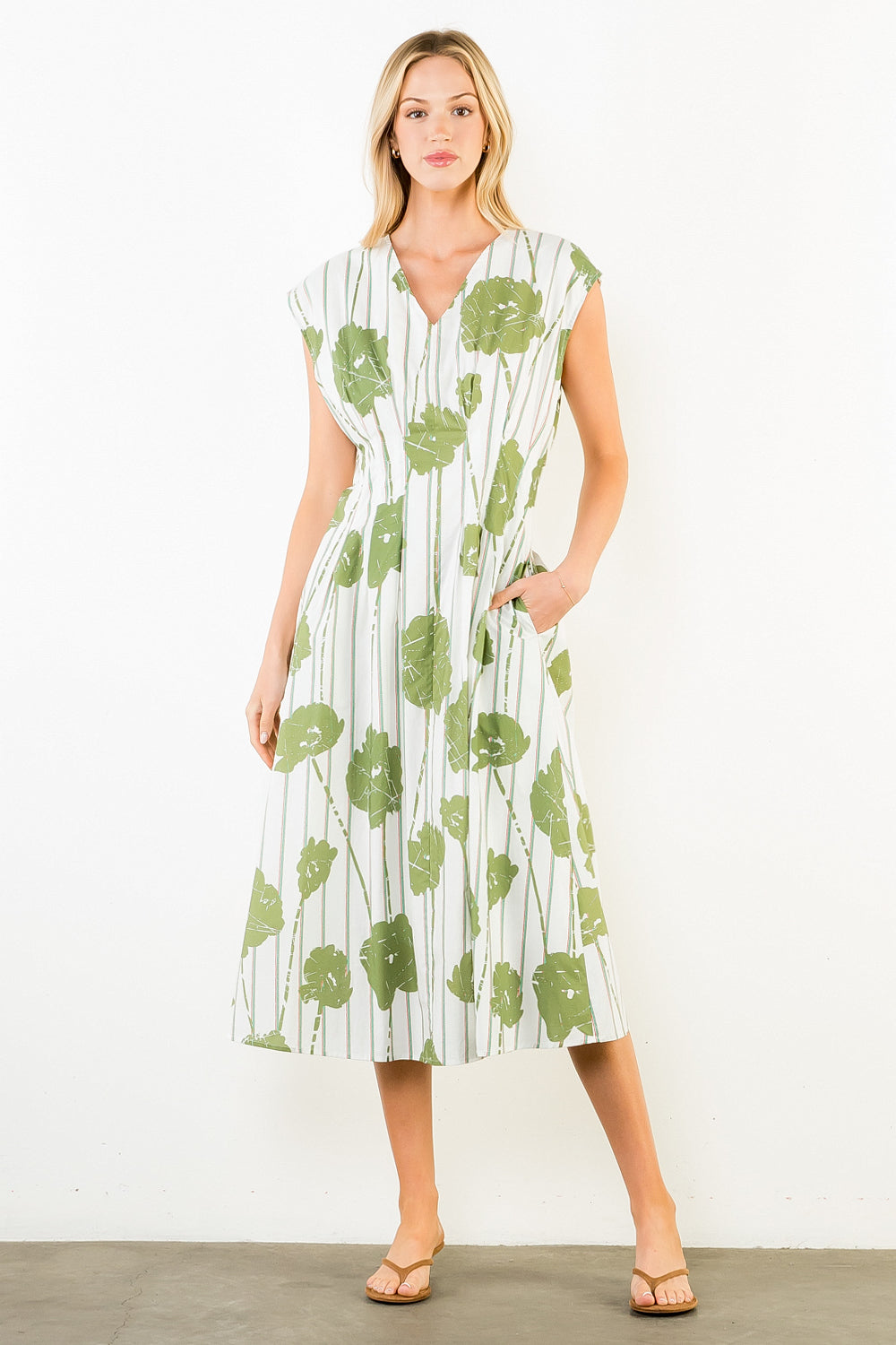 Sleeveless Pattern Detail V-Neck Dress - White